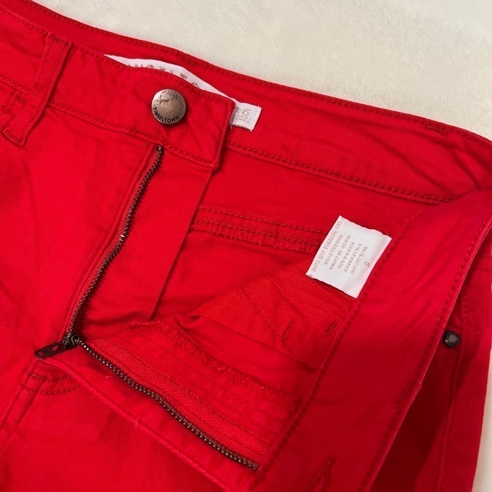 3/$25 Sale🎈Tinseltown red distressed denim shorts - Picture 4 of 6